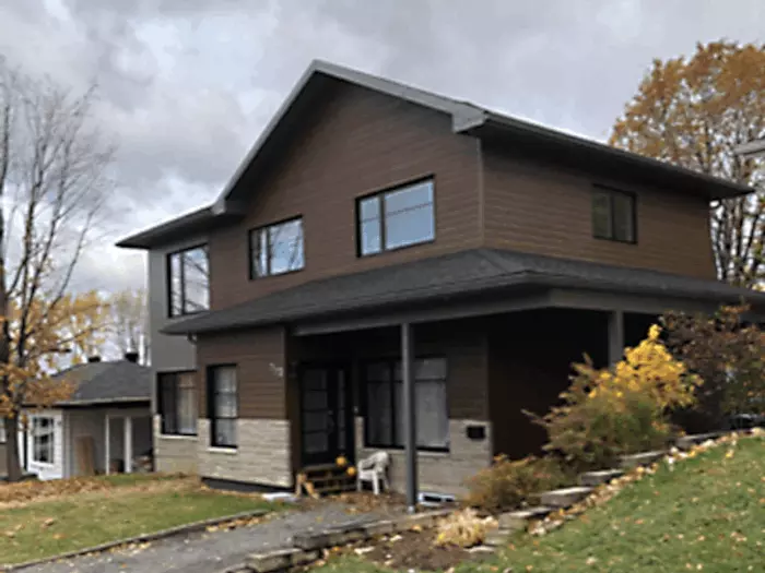 Maison agrandie réalisée par Construction François Côté, avant et après travaux