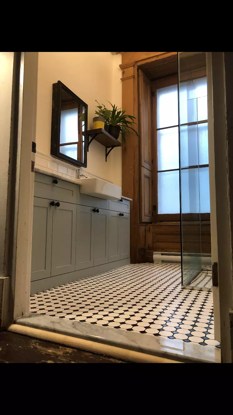 Rénovation d'une salle de bain avec création d'une douche à l'italienne