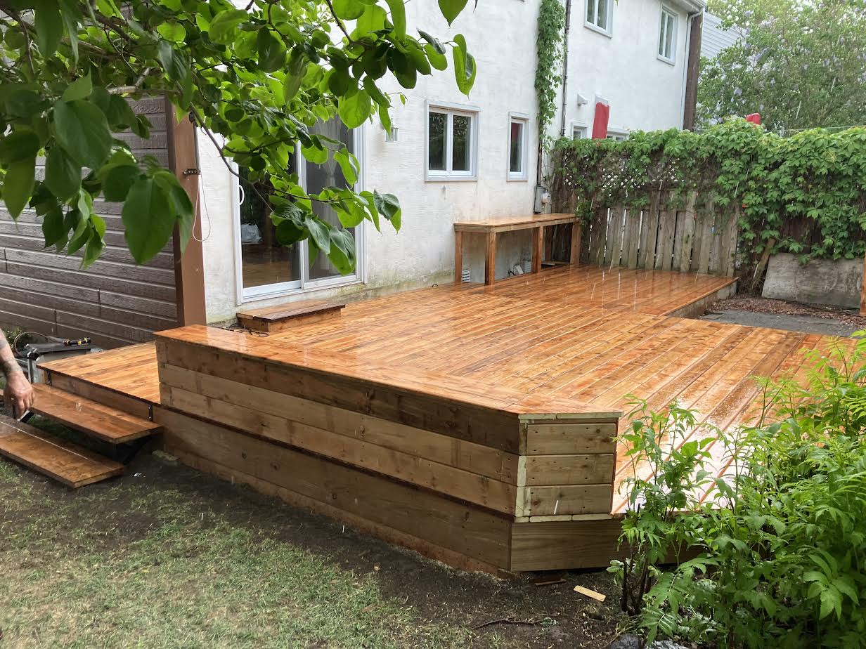 Aménagement patio en bois à Beauport — Construction François Côté